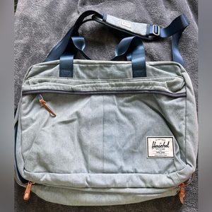 ✨Herschel Travel Weekender Bag in baby blue/navy blue handles great condition